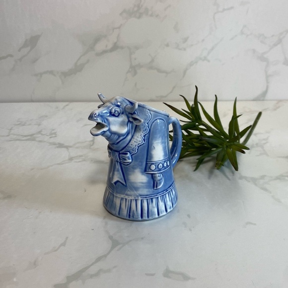 Vintage antique Schafer & Vator porcelain cow creamer Blue white comical dress - Picture 3 of 8